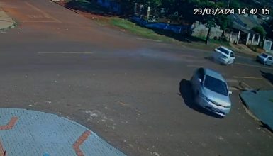 Imagem referente a Câmera mostra batida entre três carros que resultou em capotamento no Morumbi