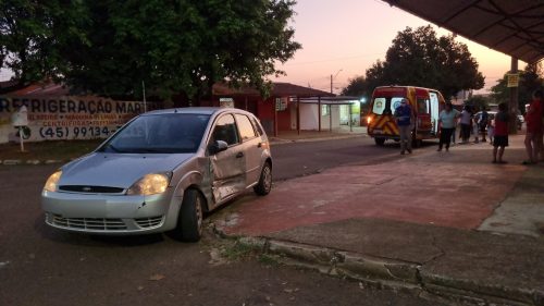 Imagem referente a Carros se envolvem em acidente no Bairro Paulo Godói e 3 crianças e uma mulher são atendidas pelo Siate