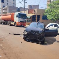 Imagem referente a Cruzamento com semáforo não impede forte colisão no Centro de Cascavel