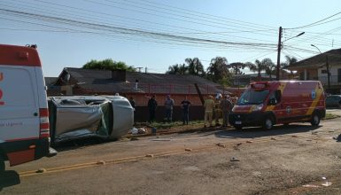 Imagem referente a Homem morre após ser ejetado de caminhonete após colisão com Palio ao lado da Rodoviária