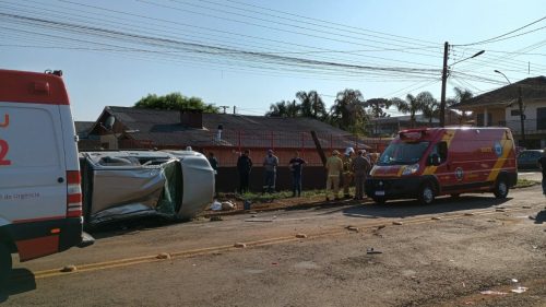 Imagem referente a Homem morre após ser ejetado de caminhonete após colisão com Palio ao lado da Rodoviária