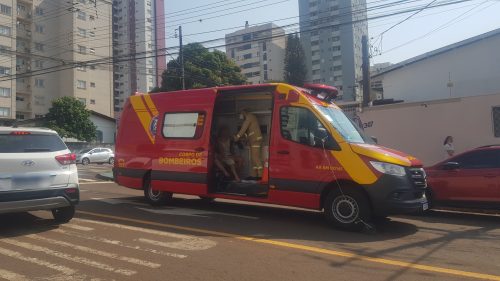 Imagem referente a Acidente entre moto e caminhão deixa duas vítimas na Rua Recife