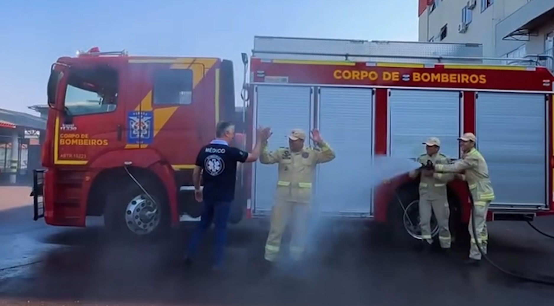 Imagem referente a Sargento Comarella e Dr. Toso se despedem do Corpo de Bombeiros