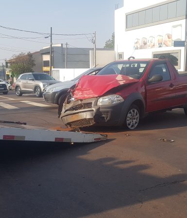 Imagem referente a Em cruzamento controlado por semáforo, Strada e F1000 se envolvem em acidente