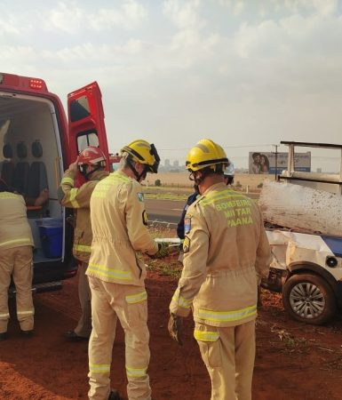 Imagem referente a Trabalhadores ficam feridos após carro capotar na rodovia BR-467