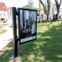 Imagem referente a Galeria ao ar livre: obras de Alfredo Andersen estão na praça que leva o nome do pintor