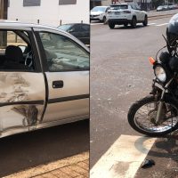 Imagem referente a Lateral de carro e frente de moto fica destruídas em acidente na Avenida Carlos Gomes