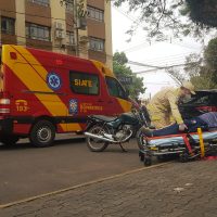 Imagem referente a Motociclista fica ferido ao se envolver em acidente com Ecosport no Centro