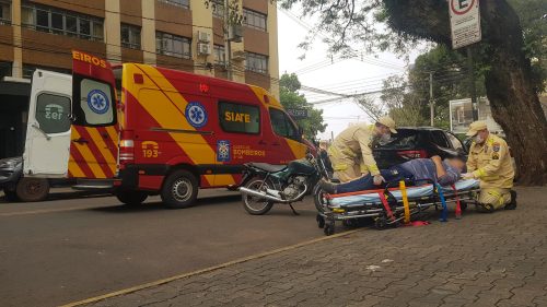 Imagem referente a Motociclista fica ferido ao se envolver em acidente com Ecosport no Centro