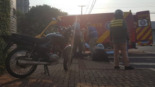 Imagem referente a Acidente entre moto e Fiesta deixa motociclista ferido no Bairro Neva