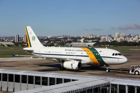 Imagem referente a Aeronave presidencial apresenta problema após decolagem