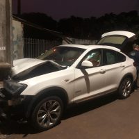 Imagem referente a BMW bate em poste na marginal da PRc 467 em Cascavel