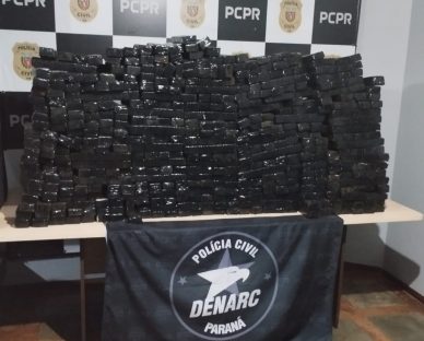 Imagem referente a Denarc apreende Tracker carregada com 363 kg de maconha em Cascavel