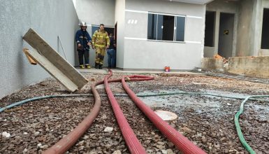 Imagem referente a Ladrões furtam fiação e casa em construção é incendiada no Riviera