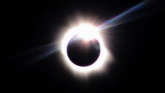 Eclipse do Sol acontece hoje à tarde; veja horário e como observar