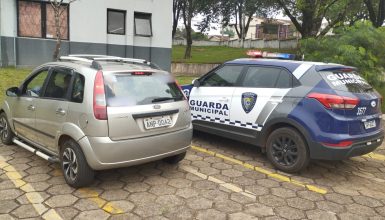 Imagem referente a Carro com registro de furto é encontrado abandonado na Rua Pedro Baú