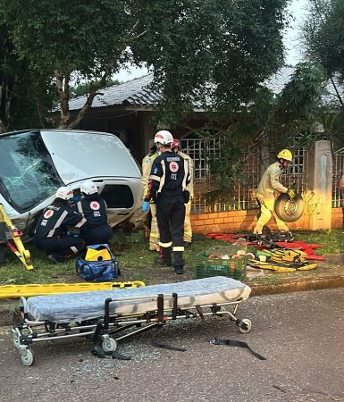 Imagem referente a Grave acidente é registrado no cruzamento das ruas Fortaleza e Manoel Ribas