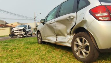 Imagem referente a Homem fica ferido após acidente entre dois carros no Coqueiral