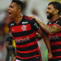 Imagem referente a Flamengo sai na frente do Corinthians na semifinal da Copa do Brasil