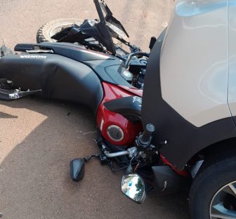 Imagem referente a Jovem motociclista morre após ser atropelado por carreta na Avenida Brasil, em Capanema