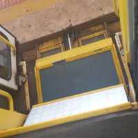 Imagem referente a Elevador para cadeirantes de ônibus que passa em frente à APAE está com defeito