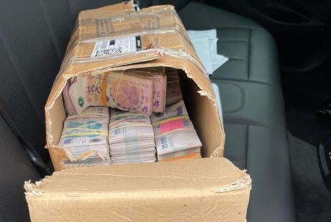 Imagem referente a Homem é preso com 29 milhões de pesos argentinos na BR-277