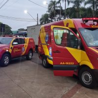 Imagem referente a Após atropelar idoso com patinete, jovem utiliza canivete para agredir terceira pessoa na Avenida Brasil