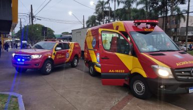 Imagem referente a Após atropelar idoso com patinete, jovem utiliza canivete para agredir terceira pessoa na Avenida Brasil