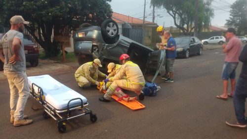 Imagem referente a Capotamento mobiliza Corpo de Bombeiros e Samu no Pioneiros Catarinenses