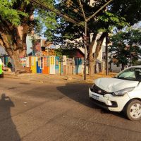 Imagem referente a Carro e ambulância se envolvem em acidente na Rua Paraná