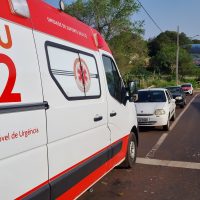 Imagem referente a Carros se envolvem em colisão traseira na Rua Ipanema e Samu atende feridos