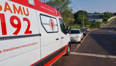 Imagem referente a Carros se envolvem em colisão traseira na Rua Ipanema e Samu atende feridos