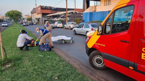 Imagem referente a Saindo do posto de combustíveis, carro colide contra bicicleta na Avenida Assunção