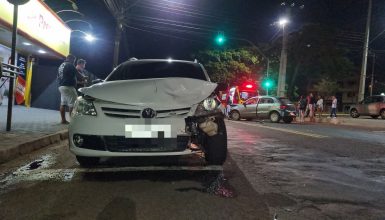 Imagem referente a Mãe e filho ficam feridos em forte colisão no São Cristóvão