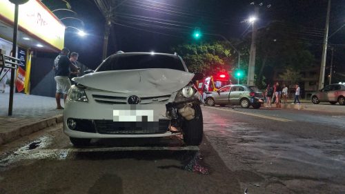 Imagem referente a Mãe e filho ficam feridos em forte colisão no São Cristóvão