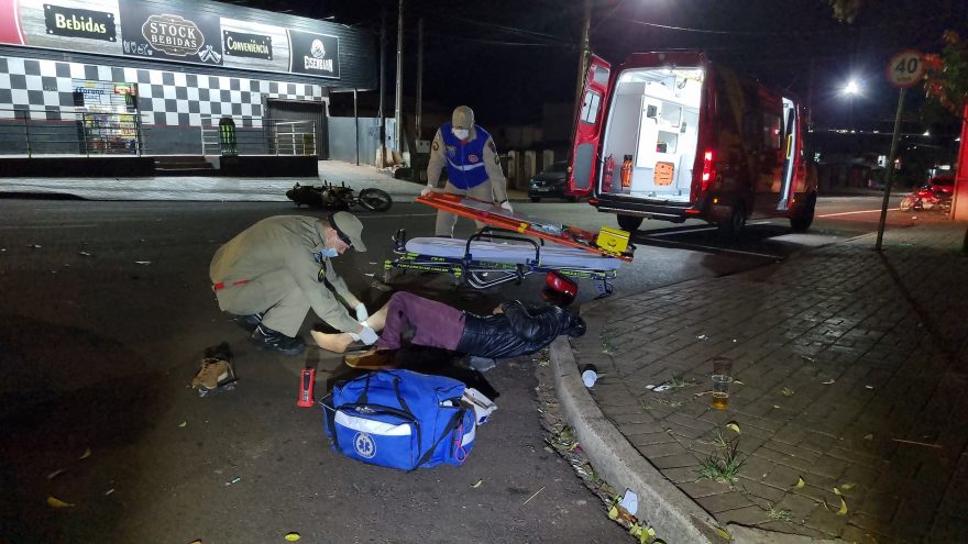Homem sofre fratura aberta em acidente de moto na Leonardo da Vinci
