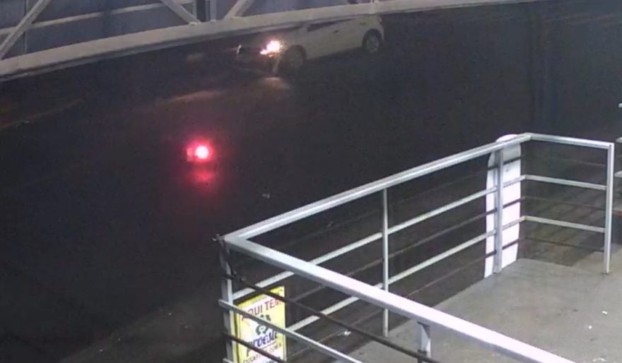 Câmera flagra momento de acidente grave em cruzamento no bairro Interlagos