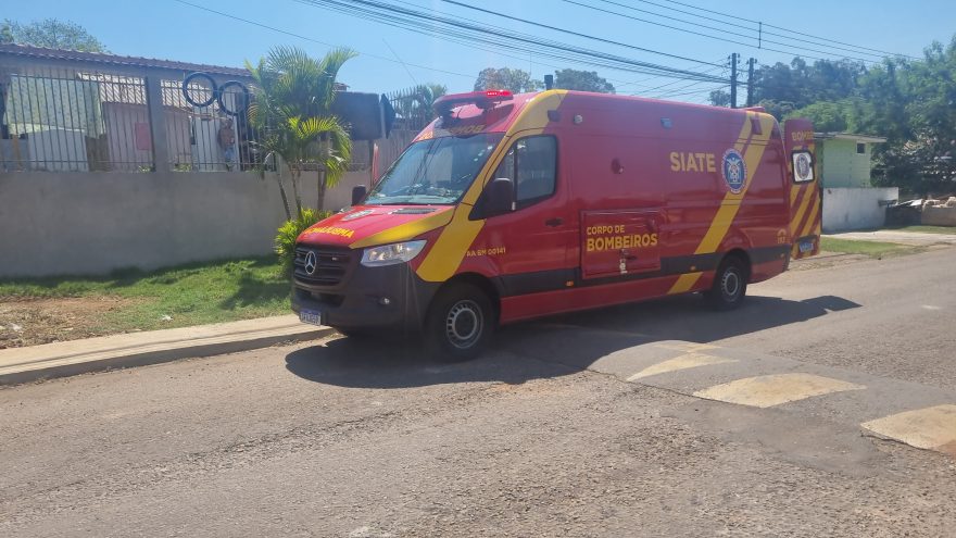Jovem de 22 anos fica ferido em acidente de trânsito no Universitário