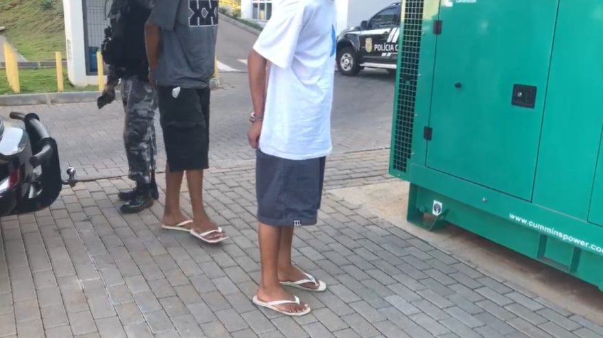 Dupla é detida com drogas e bicicleta furtada no Julieta Bueno