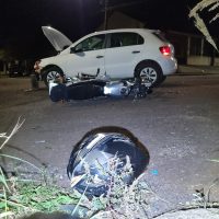 Imagem referente a Motociclista quebra o dedo do pé em forte colisão no Universitário