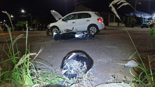 Imagem referente a Motociclista quebra o dedo do pé em forte colisão no Universitário