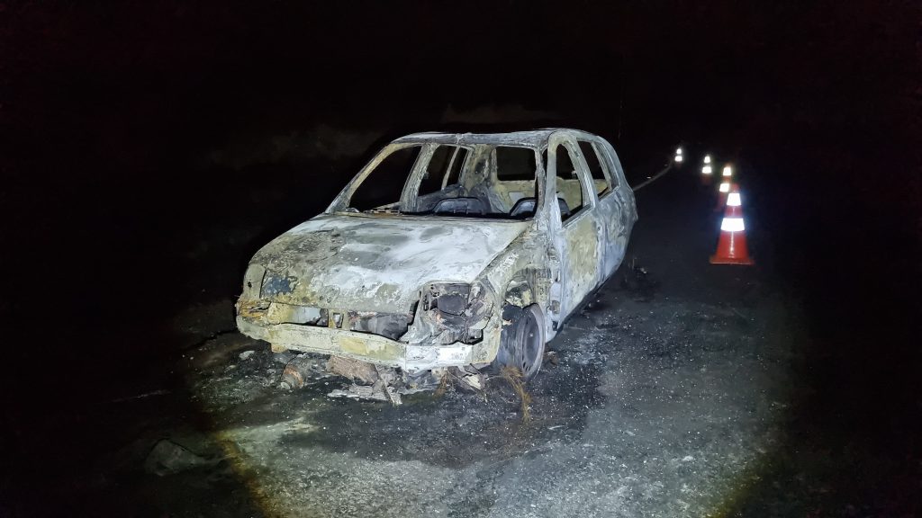 Incêndio destrói Renault Clio no Contorno Oeste em Cascavel