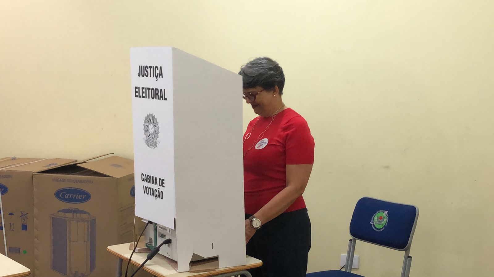 Candidata Professora Liliam (PT) registra voto na Unioeste Candidata Professora Liliam (PT) registra voto na Unioeste