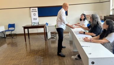 Imagem referente a Sem falar com a imprensa, Alexandre de Moraes vota em São Paulo