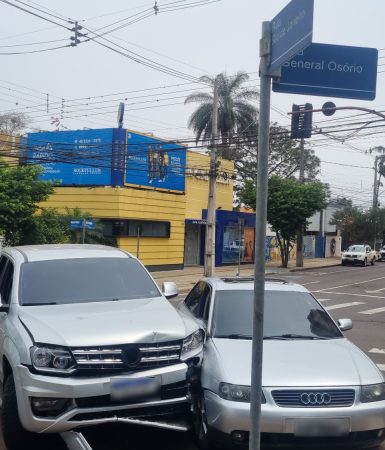 Imagem referente a Colisão de trânsito é registrada no Centro de Cascavel