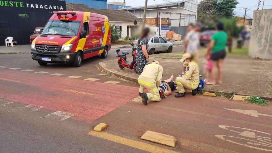Mulher fica ferida em acidente na Avenida Tito Muffato