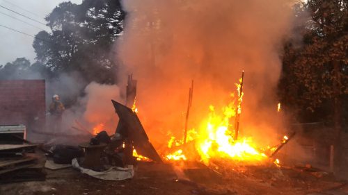 Imagem referente a Incêndio devora duas residências no Melissa em Cascavel