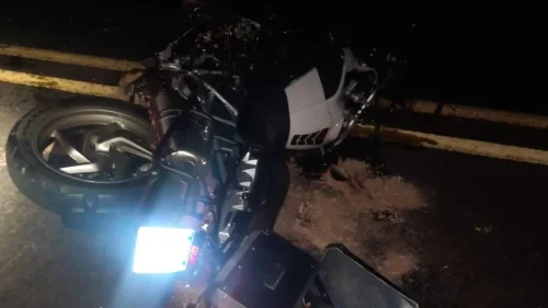 Imagem referente a Piloto de BMW morre após bater moto contra Amarok e T-Cross na PR-444