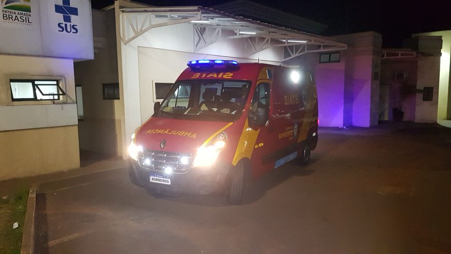 Idosa é socorrida pelo Siate após sofrer queda no Riviera
