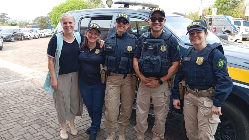 Imagem referente a Semana da criança: PRF leva alegria para pequenos internados no HUOP